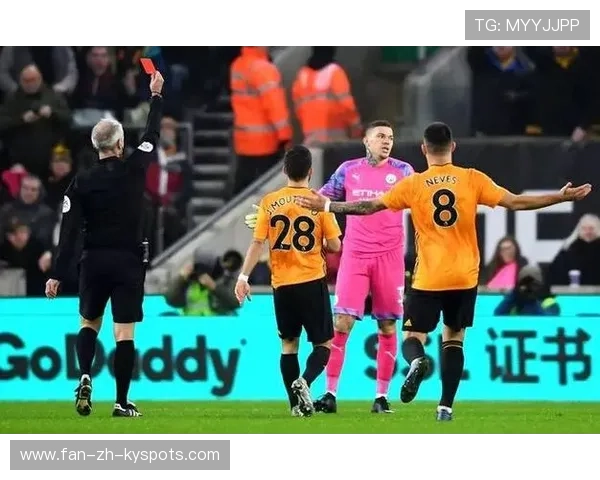 后防线崩盘，被对方打穿三次